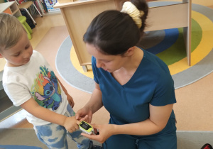 Kto nam pomoże? - PIELĘGNIARKA …. c d projektu edukacyjnego w gr .X