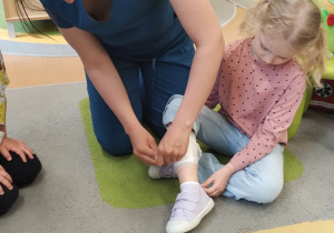 Kto nam pomoże? - PIELĘGNIARKA …. c d projektu edukacyjnego w gr .X