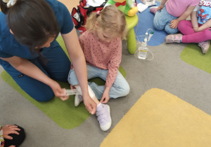 Kto nam pomoże? - PIELĘGNIARKA …. c d projektu edukacyjnego w gr .X
