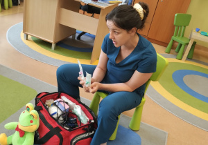 Kto nam pomoże? - PIELĘGNIARKA …. c d projektu edukacyjnego w gr .X