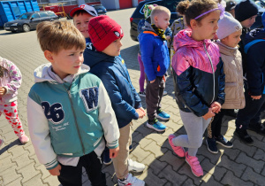 Kim jest strażak?- wycieczka gr. VI do Jednostki Ratowniczo- Gaśniczej nr 1 w Koninie