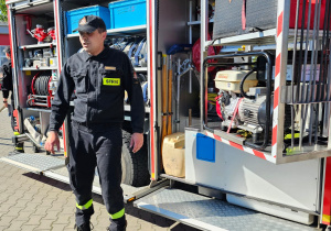 Kim jest strażak?- wycieczka gr. VI do Jednostki Ratowniczo- Gaśniczej nr 1 w Koninie