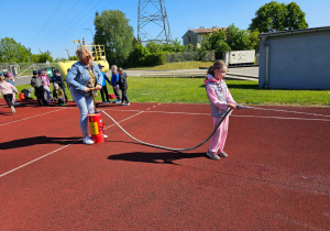 Kim jest strażak?- wycieczka gr. VI do Jednostki Ratowniczo- Gaśniczej nr 1 w Koninie