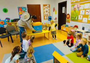 Poznajemy pracę pszczelarza - gr. XI