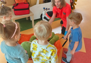 „Na ratunek Żabci!”- czyli spotkanie z Ratownikiem Medycznym w grupie I