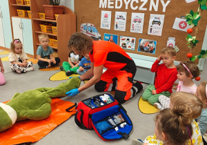 „Na ratunek Żabci!”- czyli spotkanie z Ratownikiem Medycznym w grupie I