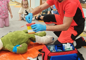 „Na ratunek Żabci!”- czyli spotkanie z Ratownikiem Medycznym w grupie I