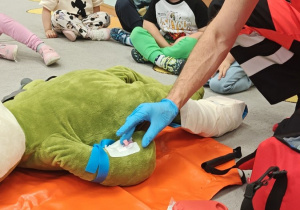 „Na ratunek Żabci!”- czyli spotkanie z Ratownikiem Medycznym w grupie I