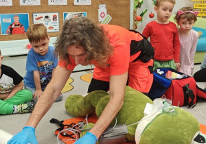 „Na ratunek Żabci!”- czyli spotkanie z Ratownikiem Medycznym w grupie I