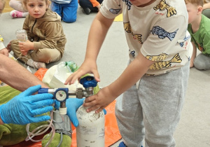 „Na ratunek Żabci!”- czyli spotkanie z Ratownikiem Medycznym w grupie I