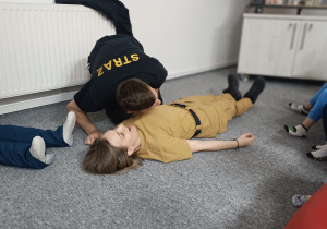 Wycieczka do sali edukacyjnej "OGNIK" Komendy Miejskiej Państwowej Straży Pożarnej w Koninie- gr. XII