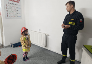 Wycieczka do sali edukacyjnej "OGNIK" Komendy Miejskiej Państwowej Straży Pożarnej w Koninie- gr. XII