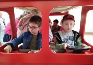 Wycieczka do sali edukacyjnej "OGNIK" Komendy Miejskiej Państwowej Straży Pożarnej w Koninie- gr. XII