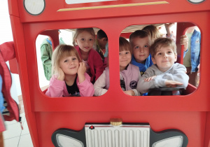 Wycieczka do sali edukacyjnej "OGNIK" Komendy Miejskiej Państwowej Straży Pożarnej w Koninie- gr. XII