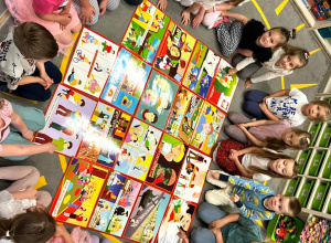 Odcisk dłoni, odcisk serca – dzieci wspierają prawa! Tydzień praw dziecka w grupie III