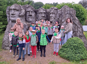 Wycieczka z okazji Dnia Dziecka do Parku Kreatywnej Zabawy "Deli Park" w Trzebawiu - grupa IX