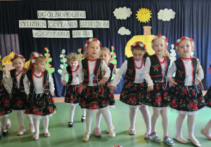 CZYTANIE ZBLIŻA – rodzinne spotkanie pełne wzruszeń i radości w grupie III
