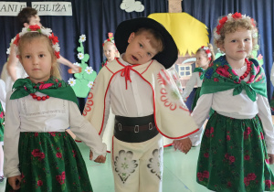 CZYTANIE ZBLIŻA – rodzinne spotkanie pełne wzruszeń i radości w grupie III