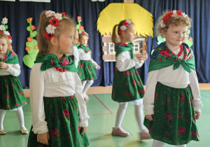 CZYTANIE ZBLIŻA – rodzinne spotkanie pełne wzruszeń i radości w grupie III