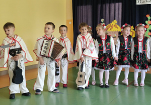 CZYTANIE ZBLIŻA – rodzinne spotkanie pełne wzruszeń i radości w grupie III
