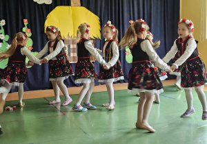 CZYTANIE ZBLIŻA – rodzinne spotkanie pełne wzruszeń i radości w grupie III