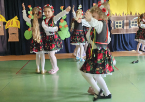CZYTANIE ZBLIŻA – rodzinne spotkanie pełne wzruszeń i radości w grupie III