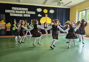 CZYTANIE ZBLIŻA – rodzinne spotkanie pełne wzruszeń i radości w grupie III