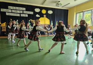CZYTANIE ZBLIŻA – rodzinne spotkanie pełne wzruszeń i radości w grupie III