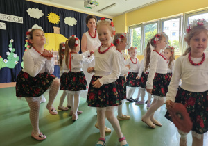 CZYTANIE ZBLIŻA – rodzinne spotkanie pełne wzruszeń i radości w grupie III