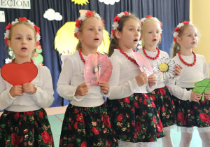 CZYTANIE ZBLIŻA – rodzinne spotkanie pełne wzruszeń i radości w grupie III