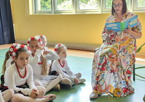 CZYTANIE ZBLIŻA – rodzinne spotkanie pełne wzruszeń i radości w grupie III