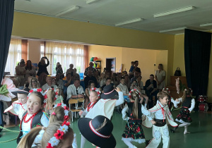 CZYTANIE ZBLIŻA – rodzinne spotkanie pełne wzruszeń i radości w grupie III