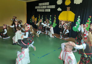 CZYTANIE ZBLIŻA – rodzinne spotkanie pełne wzruszeń i radości w grupie III
