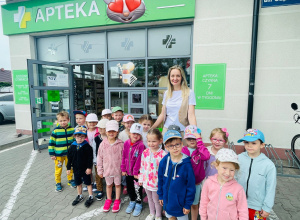 Poznajemy zawód farmaceuty - wycieczka do apteki w gr. XI