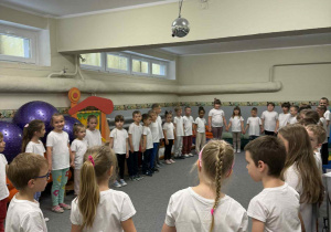 Zajęcia koleżeńskie oparte na metodzie Ruchu Rozwijającego Weroniki Sherborne- gr. IV, VI, VII