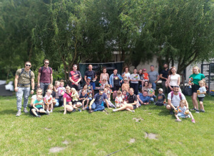 „Bo z rodziną fajnie jest…” – integrująca wycieczka do ŻArtowni w grupie XII