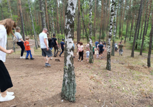 „Bo z rodziną fajnie jest…” – integrująca wycieczka do ŻArtowni w grupie XII