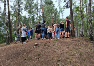 „Bo z rodziną fajnie jest…” – integrująca wycieczka do ŻArtowni w grupie XII