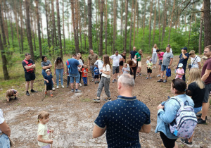 „Bo z rodziną fajnie jest…” – integrująca wycieczka do ŻArtowni w grupie XII