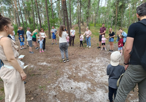 „Bo z rodziną fajnie jest…” – integrująca wycieczka do ŻArtowni w grupie XII