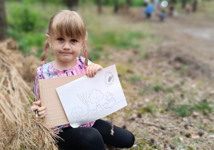 „Bo z rodziną fajnie jest…” – integrująca wycieczka do ŻArtowni w grupie XII