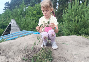 „Bo z rodziną fajnie jest…” – integrująca wycieczka do ŻArtowni w grupie XII