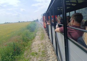 „Bo z rodziną fajnie jest…” – integrująca wycieczka do ŻArtowni w grupie XII