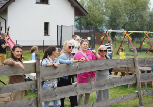 „Trzymamy się razem! "- rodzinna wyprawa do Alpakarni – grupa VI