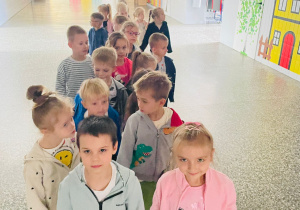 Wizyta gr. XI i XII w SP nr 9 im. Bohaterów Westerplatte w Koninie połączona z Międzynarodowym Dniem Kropki