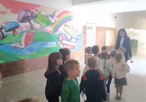 Wizyta gr. XI i XII w SP nr 9 im. Bohaterów Westerplatte w Koninie połączona z Międzynarodowym Dniem Kropki