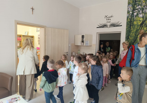 Wizyta gr. XI i XII w SP nr 9 im. Bohaterów Westerplatte w Koninie połączona z Międzynarodowym Dniem Kropki
