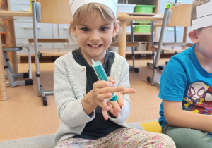 Poznajemy zawód pielęgniarki, czyli spotkanie z mamusią Antosi w gr. XII w ramach preorientacji zawodowej