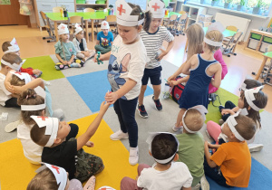 Poznajemy zawód pielęgniarki, czyli spotkanie z mamusią Antosi w gr. XII w ramach preorientacji zawodowej