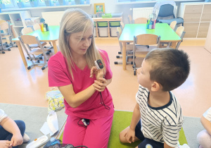 Poznajemy zawód pielęgniarki, czyli spotkanie z mamusią Antosi w gr. XII w ramach preorientacji zawodowej